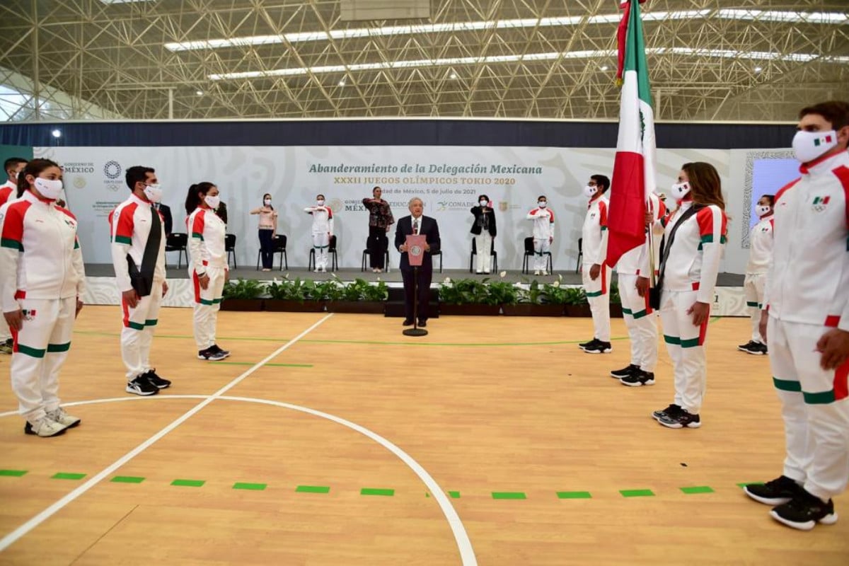 AMLO prometió "algo especial" para aquellos que ganen medallas.