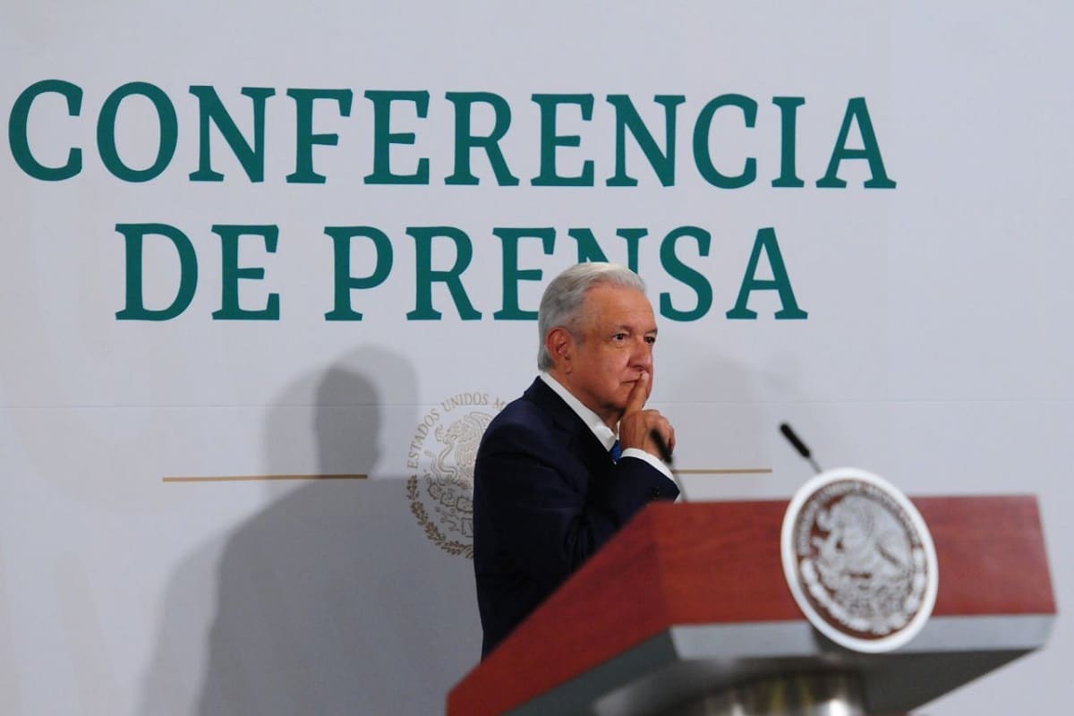 AMLO quiere hemeroteca sobre el espionaje