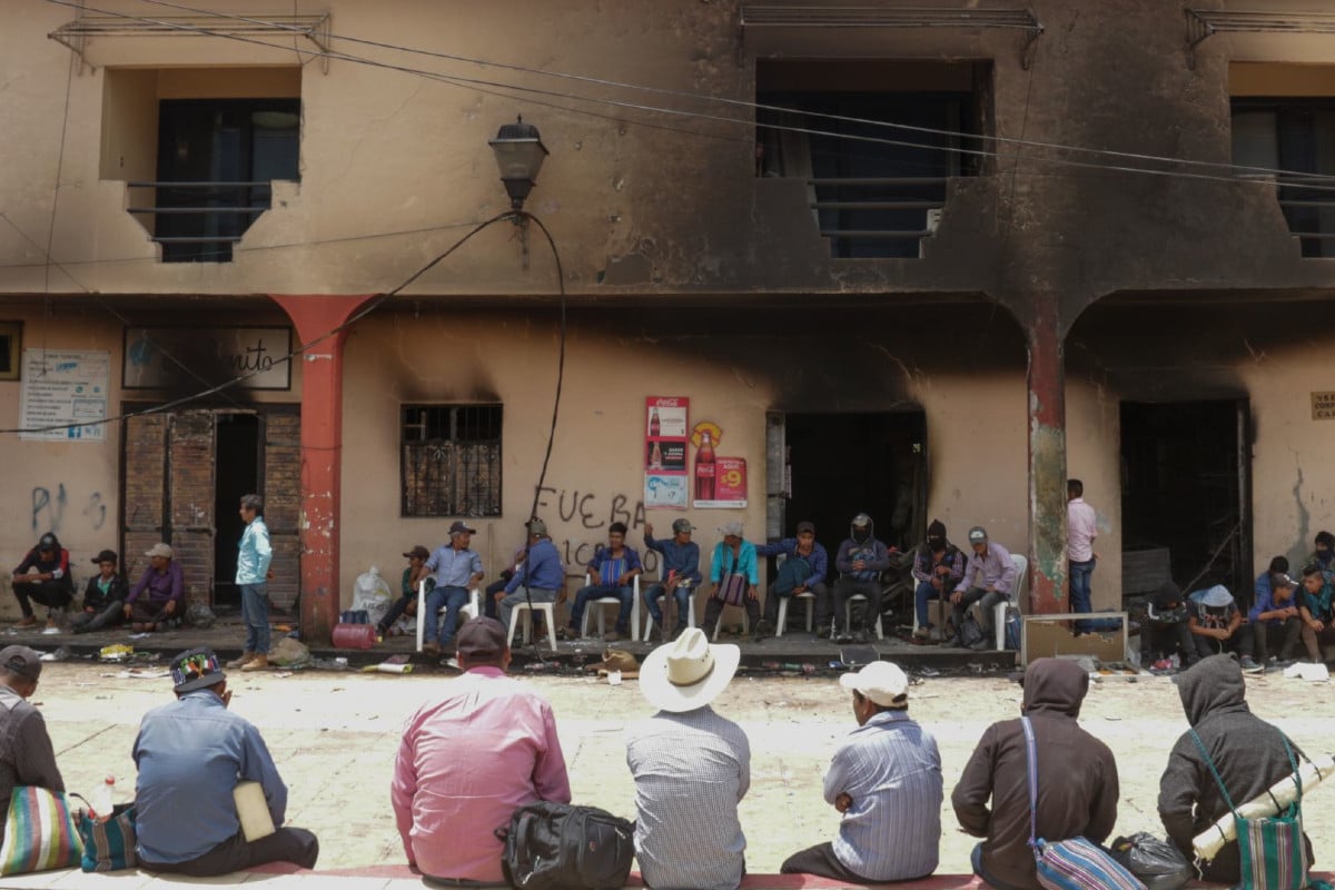 El grupo de autodefensas El Machete incendió el palacio municipal de Pantelhó.