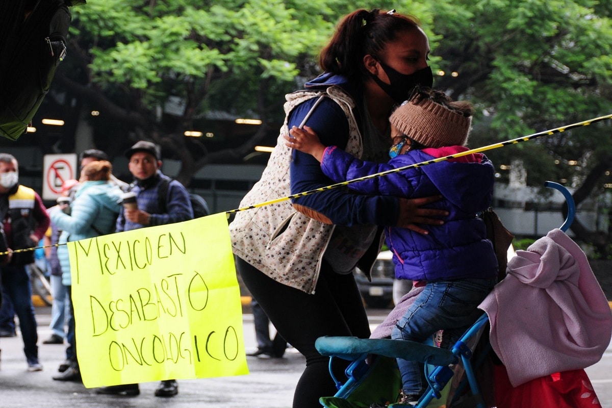 Padres de niños con cáncer se manifiestan