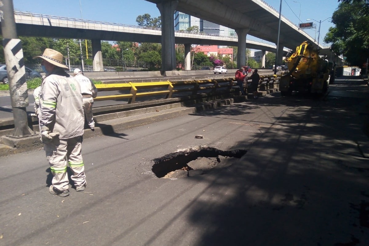 Socavón en Periférico Sur