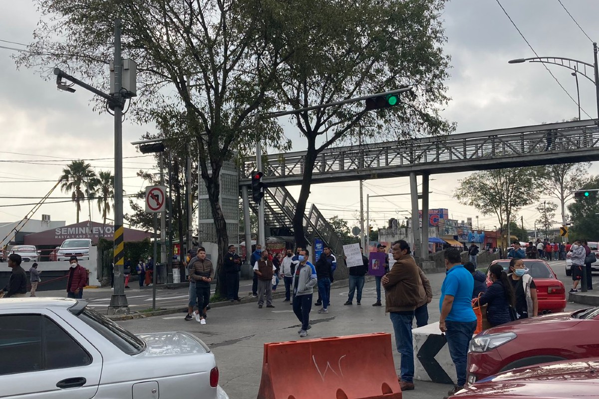 Los vecinos de Tlalpan que bloquean la zona, exigen justicia para Evelyn.