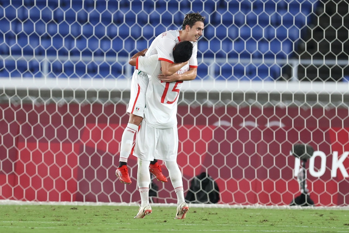 Sebastián Córdova metió 2 goles frente a la selección Asiática.