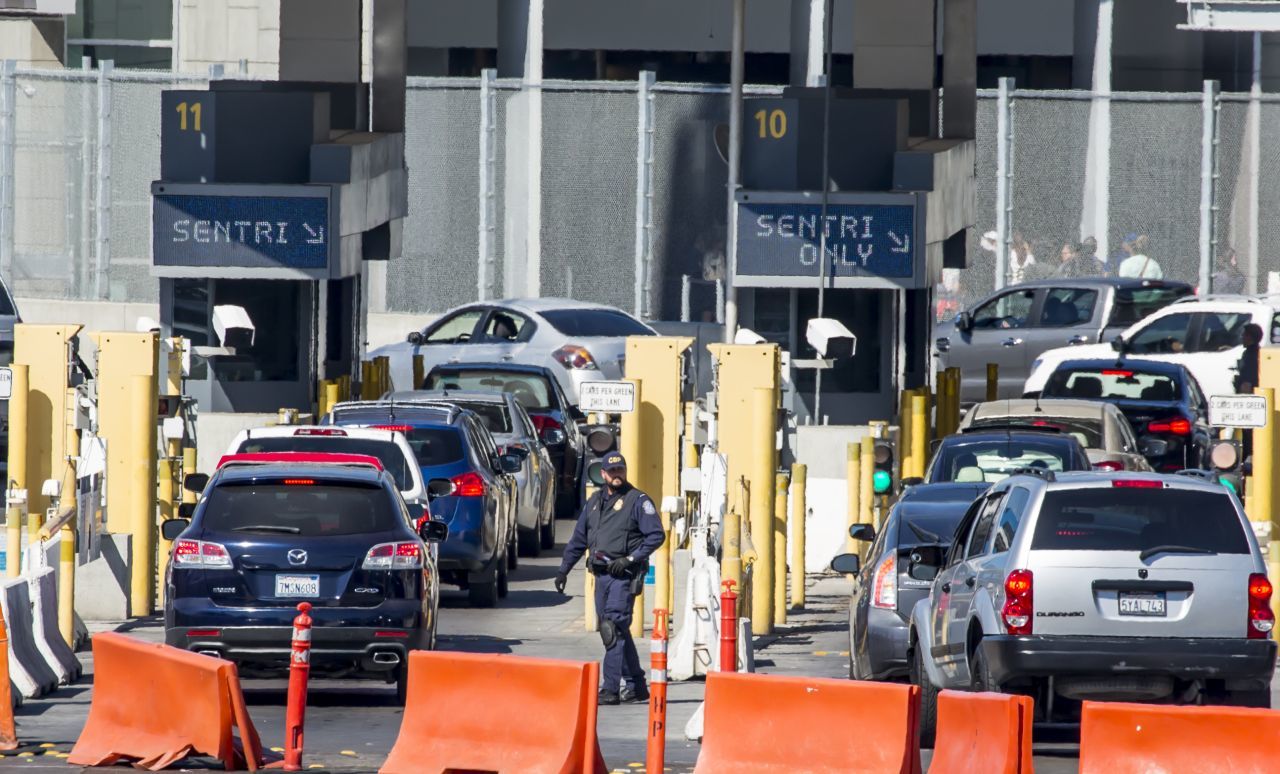 AMLO informó que la frontera con EU se reabre a partir del 1 de noviembre.