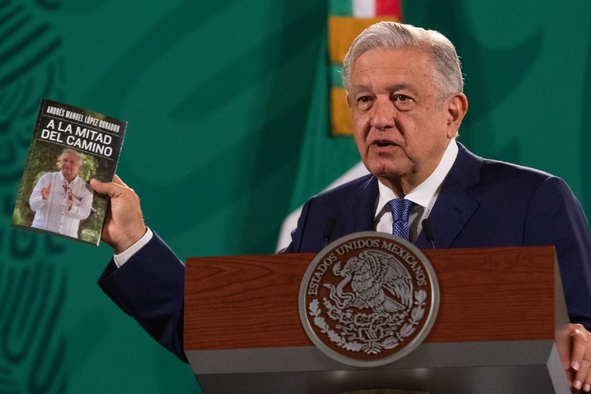 AMLO presentó su nuevo libro este lunes en la mañanera.