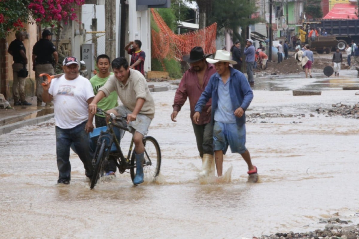 AMLO subrayó que no habrá límite presupuestal para apoyar a los damnificados.