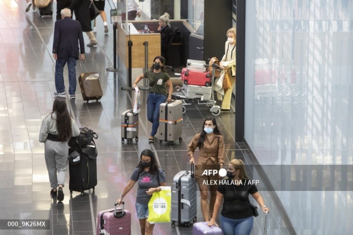 Foto: AFP. El Gobierno de EU levantará la restricción a 8 países africanos por ómicron.