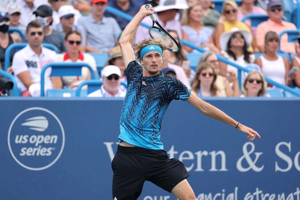 Zverev, de 24 años, superó así al español Rafa Nadal, quien anunció la semana pasada que no volverá a jugar esta temporada