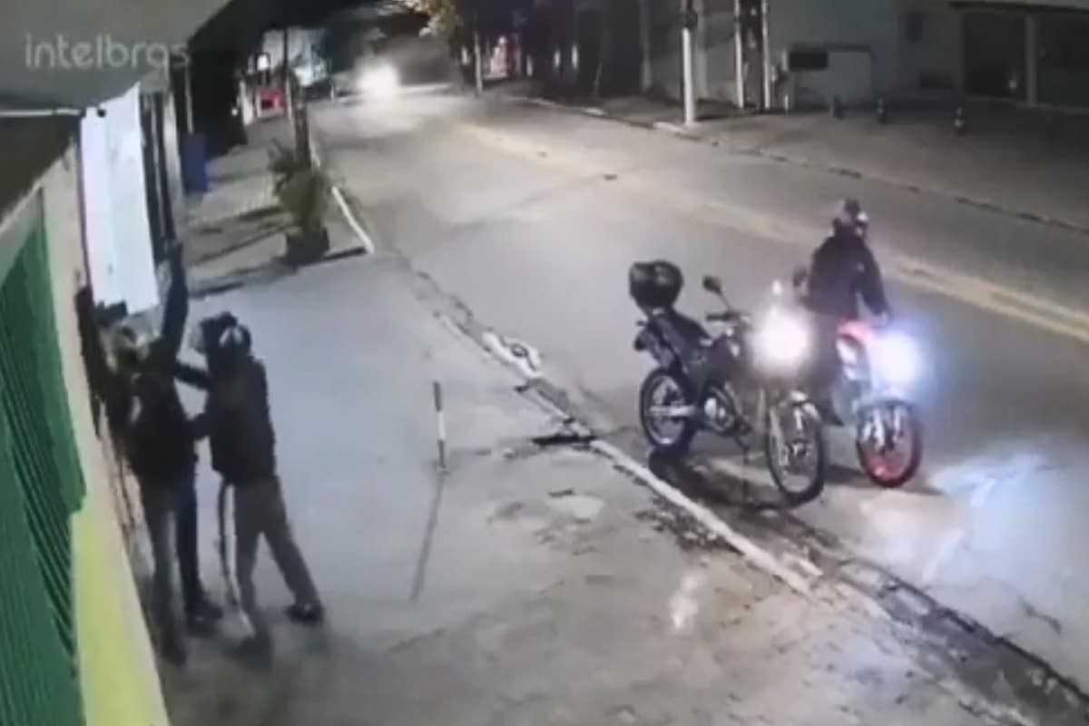 Policía dispara contra asaltante