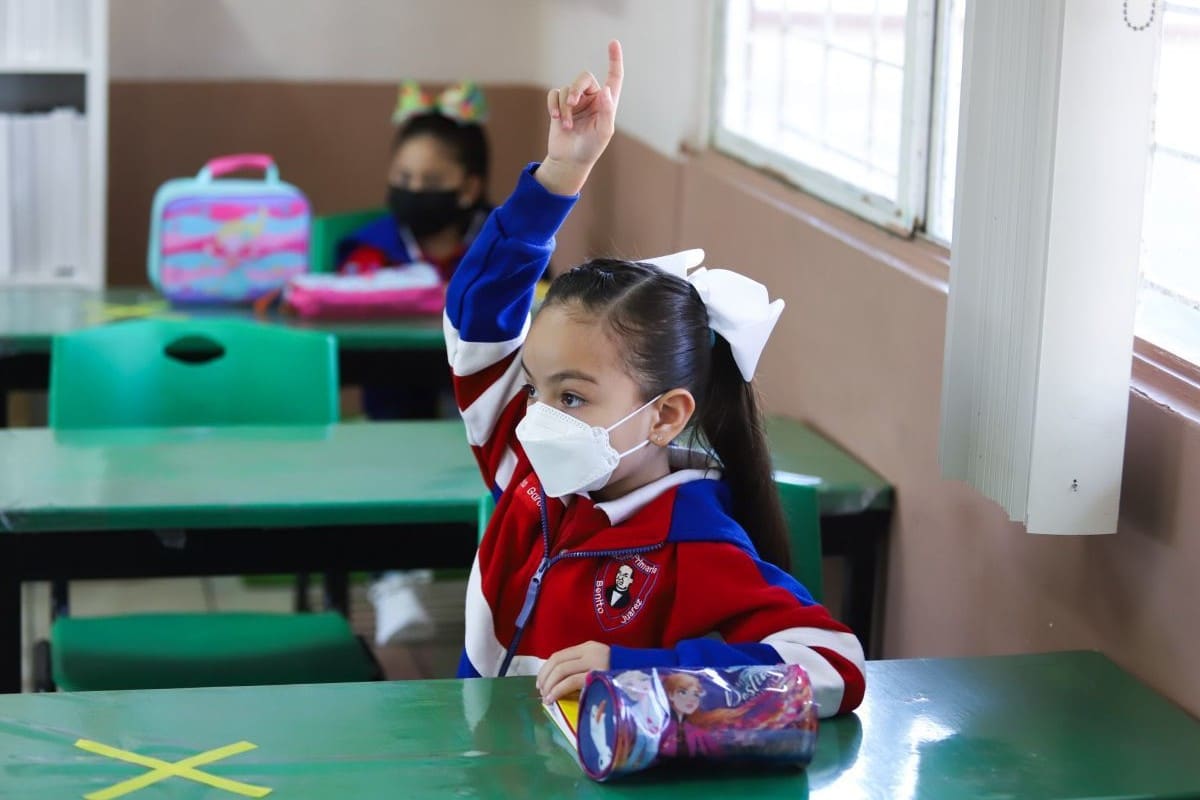 Las autoridades de la Ciudad de México presentaron un catálogo de acciones para el regreso a clases.