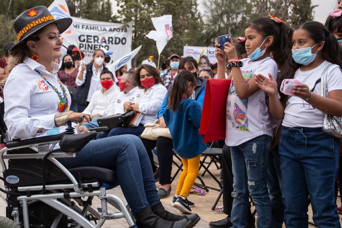 La senadora tricolor lamentó el suceso en el AICM.