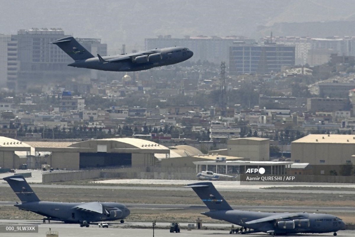 Registro de cohetes en el aeropuerto de Kabul