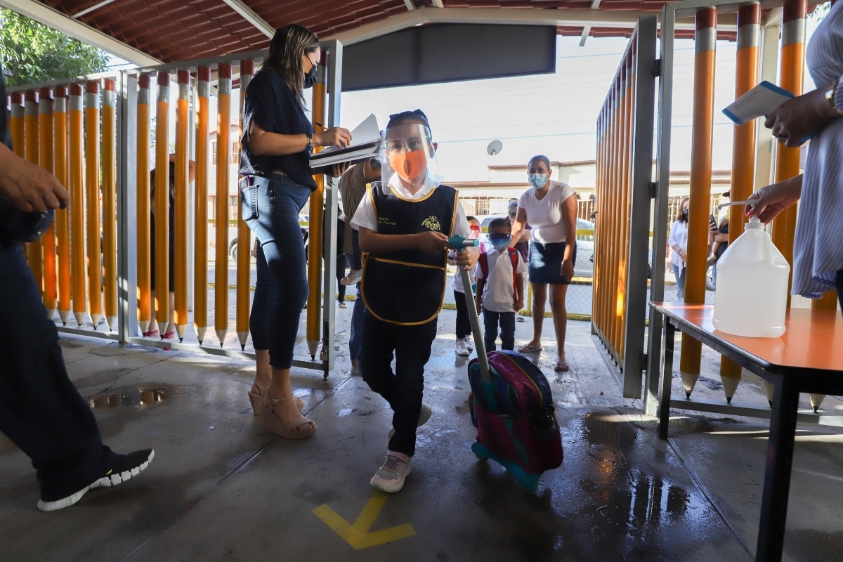 aulas En Saltillo, miles de niños fueron recibidos con las medidas sanitarias impuestas por la pandemia