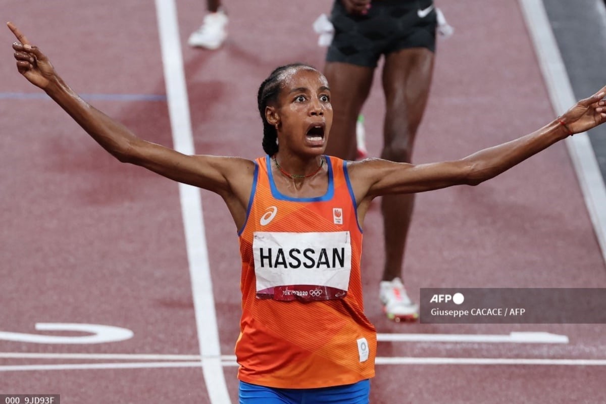 Sifan Hassan gana prueba con todo y caída