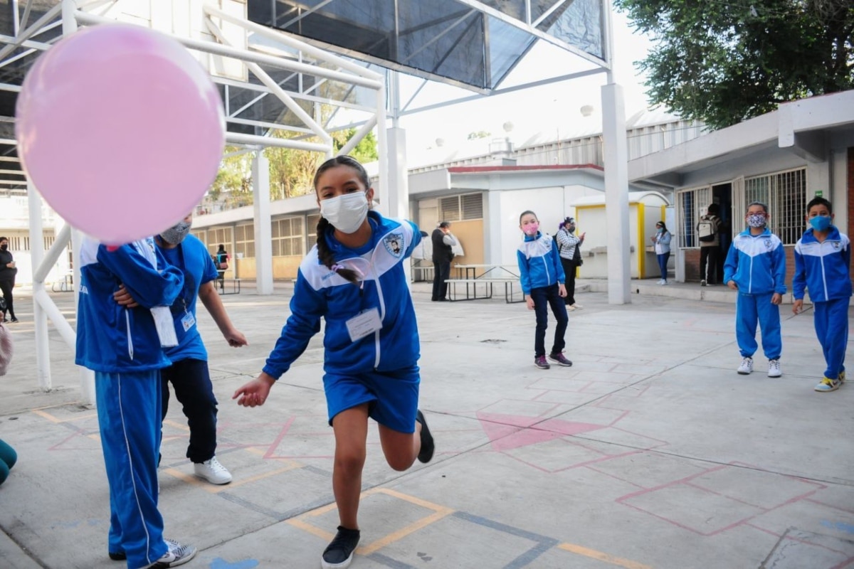 En el contexto donde miles de menores están siendo violentados en sus casas y que el regreso presencial a la escuela refiere un riesgo a la salud física