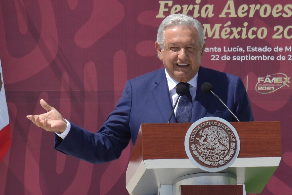 Promete AMLO respetar política de concesiones en la administración de aeropuertos