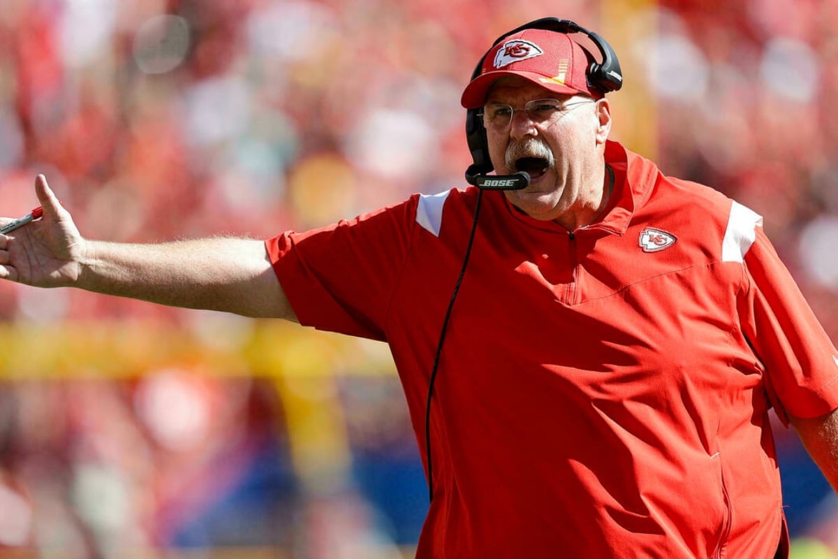 Entrenador de Chiefs sale del hospital; planea volver pronto