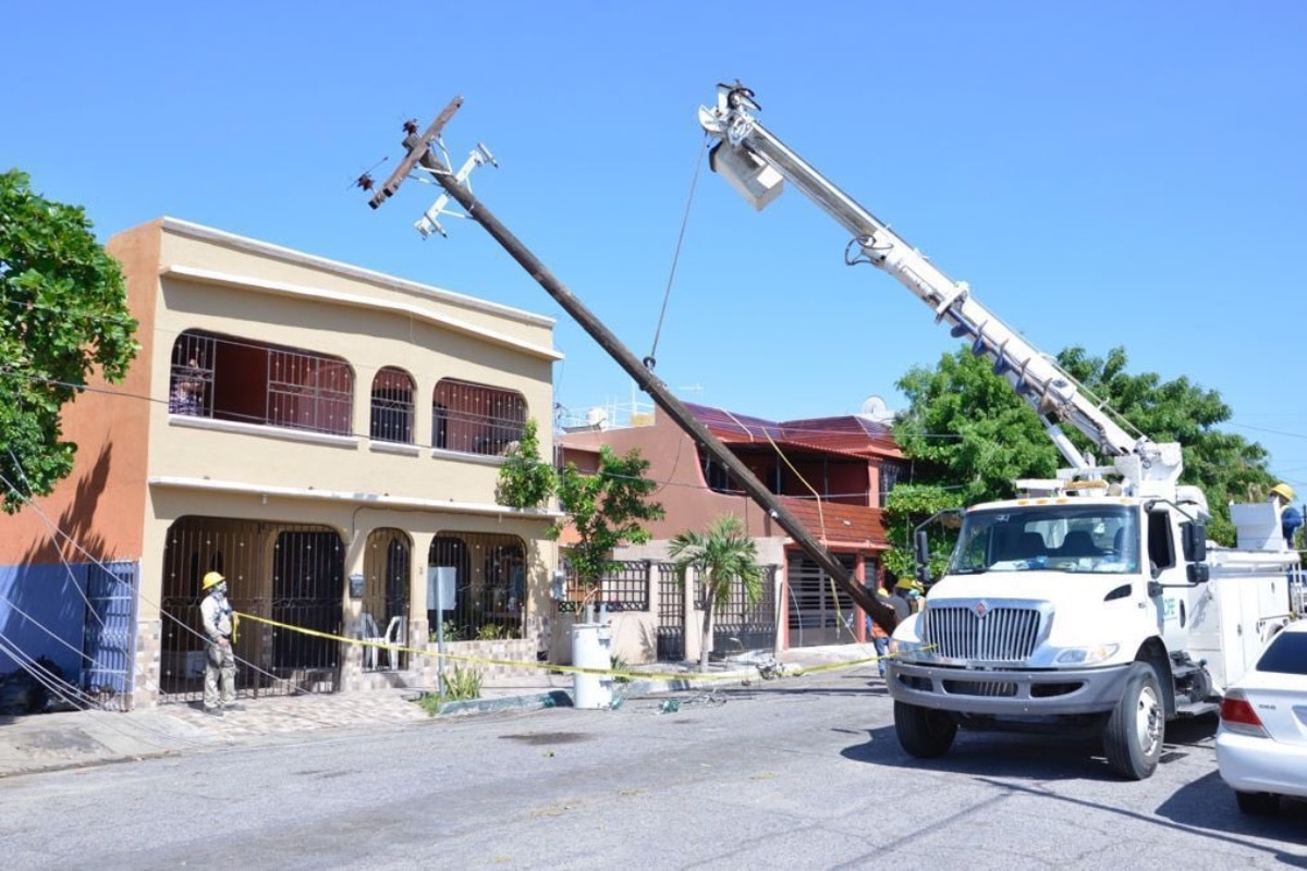 CFE devuelve electricidad al 91% de afectados por huracán Olaf