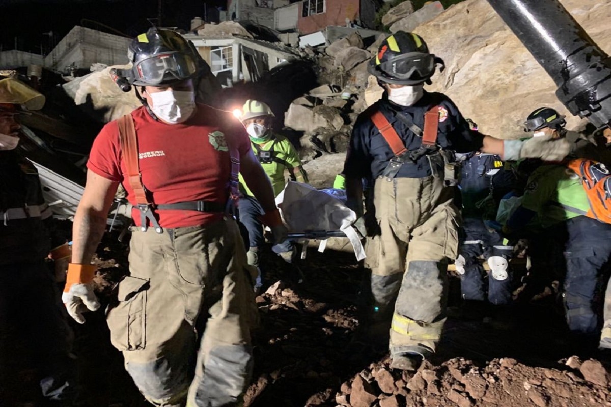 La noche de este martes fueron recuperados los cuerpos de Paola y Dilan en el Chiquihuite.