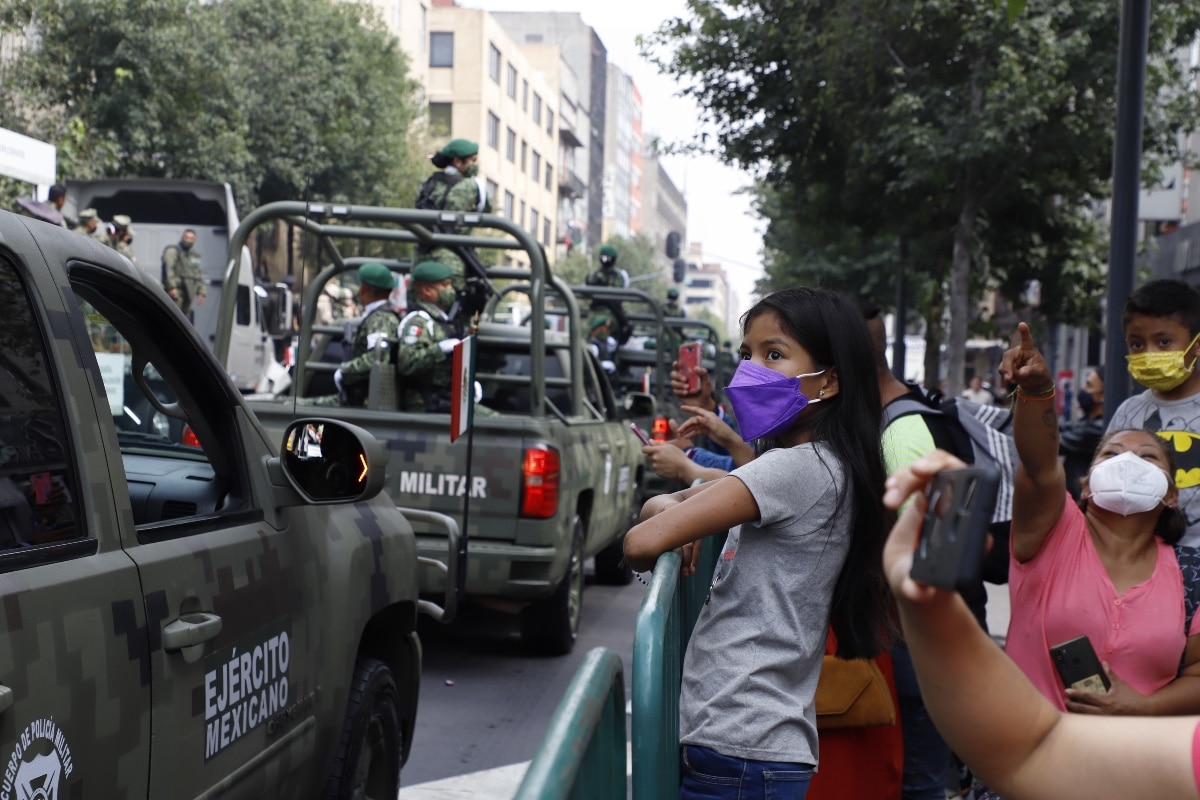 Mexicanos refuerzan valores patrios