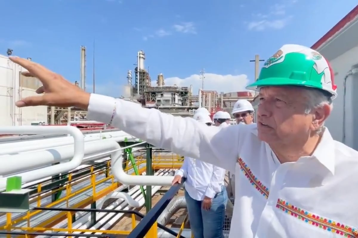 AMLO presentará dos programas para reducir la quema de gas a al atmósfera