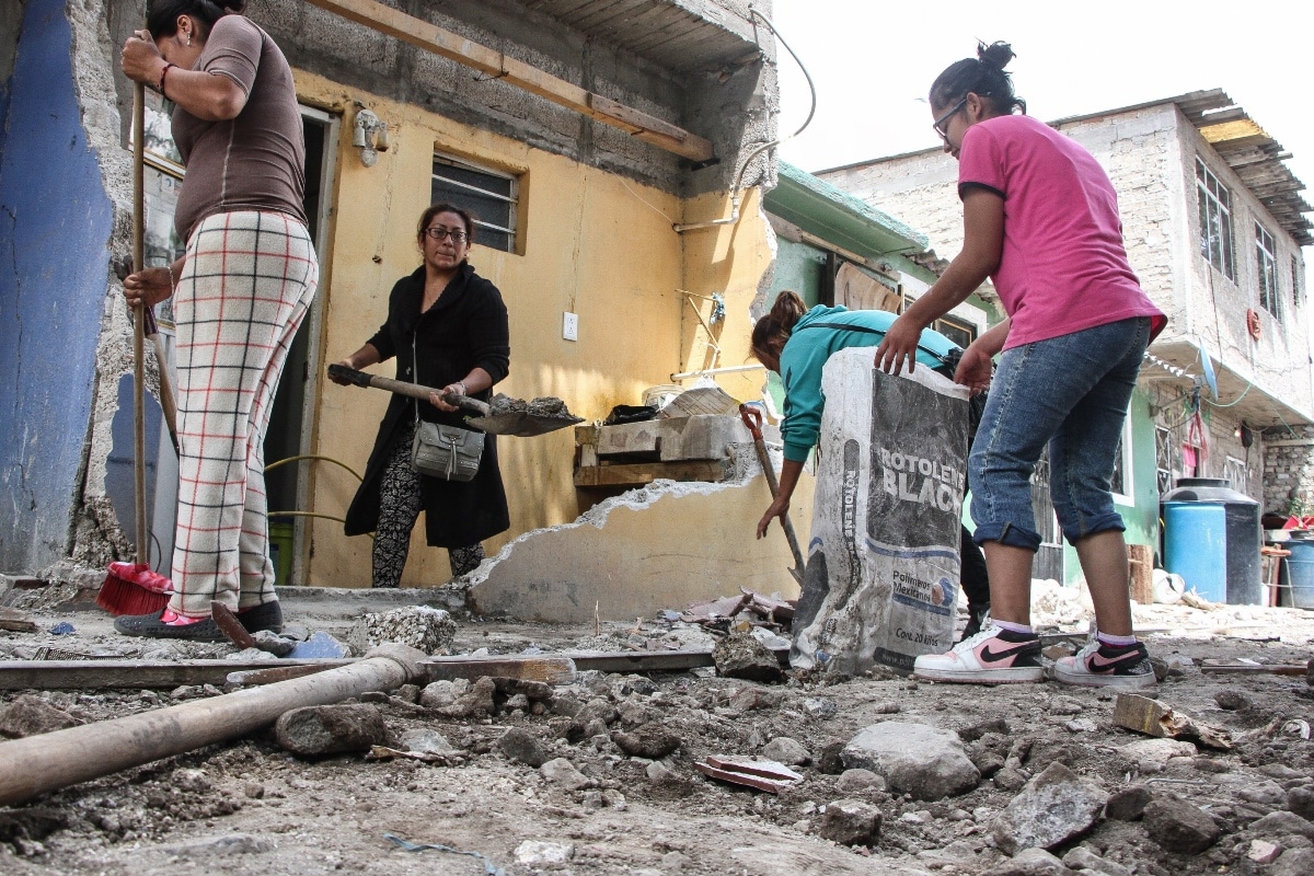 Descarrila tren; daña 10 casas en Ecatepec