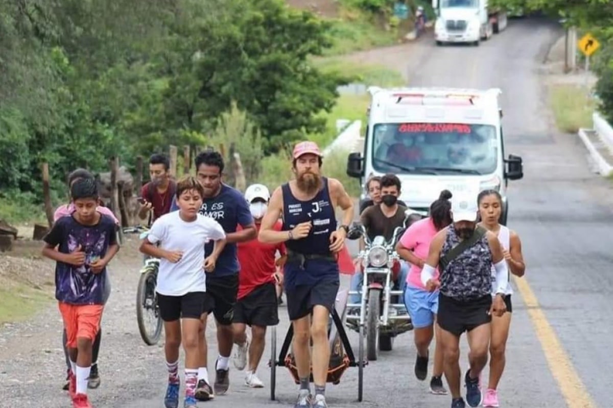 Forres Gump alemán concluirá en Cancún ultra triatlón mundial 