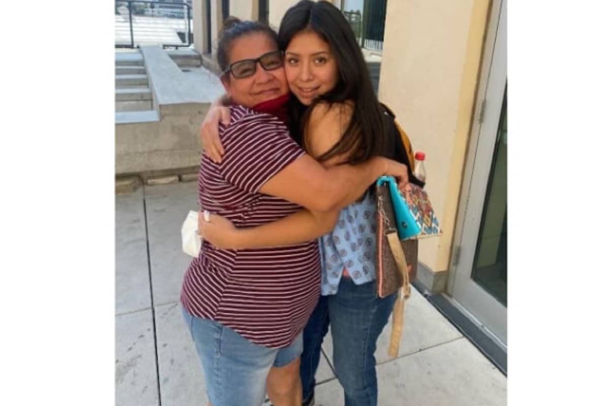 Joven secuestrada hace años se reencuentra con su madre