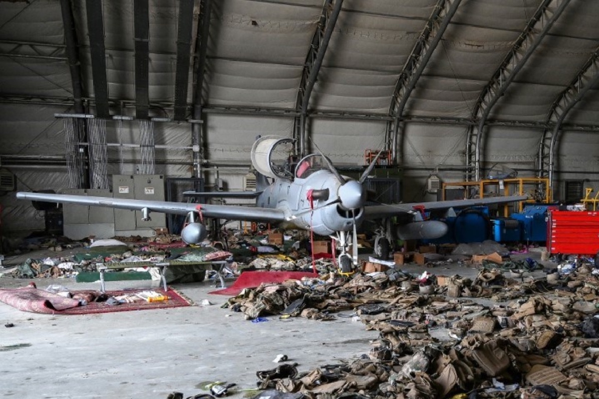 EU destruye aviones en Kabul