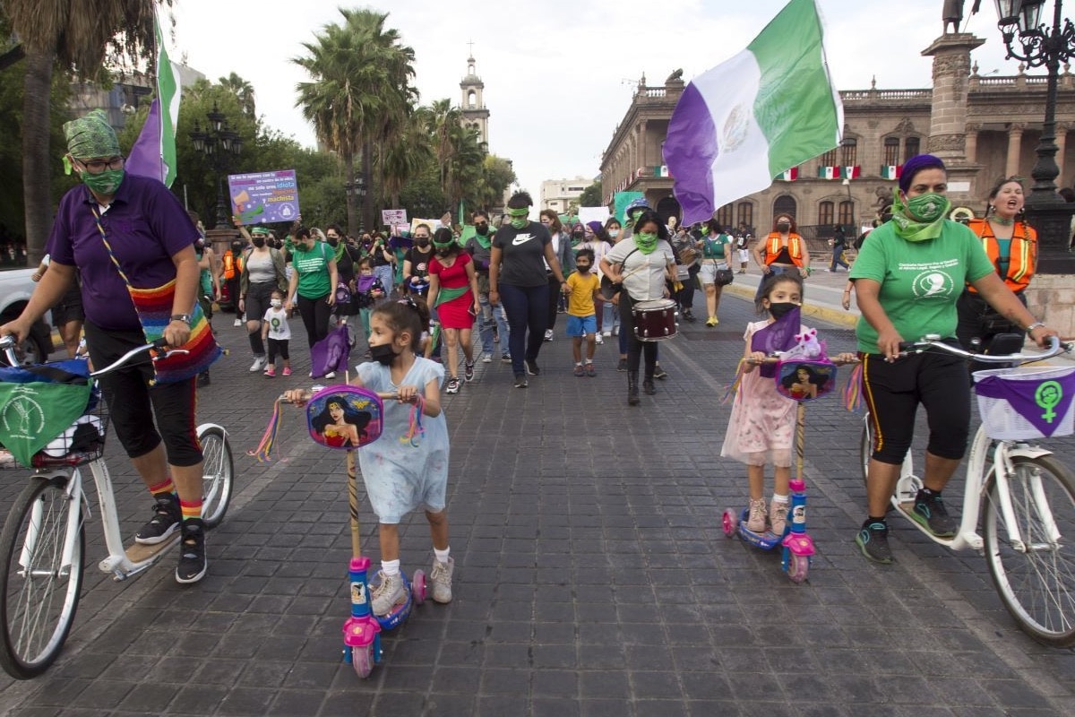 Se suman colectivos de 7 estados a marcha por #28S