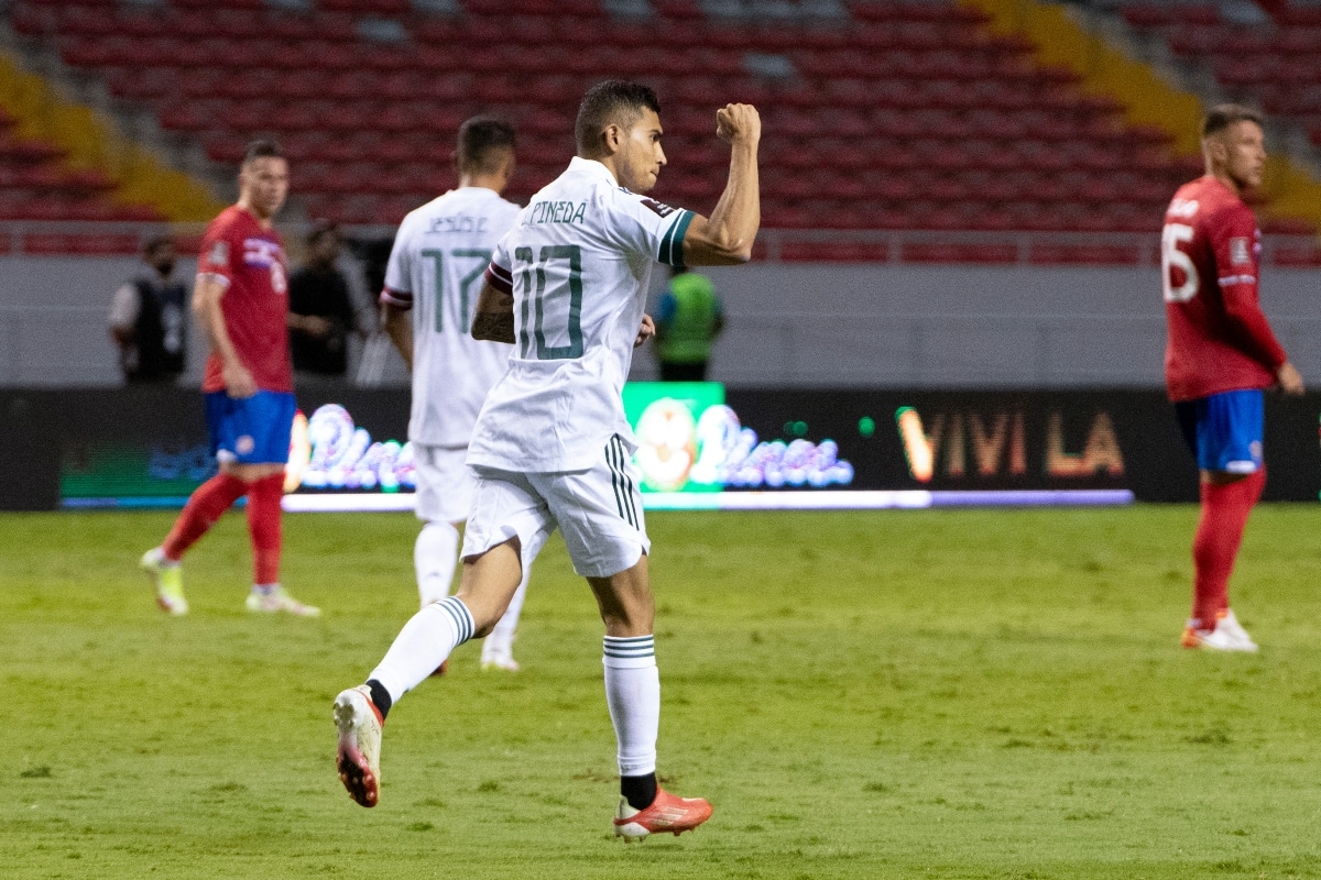 Orbelín Pineda, quien tenía apenas unos minutos en el campo por el cambo tras una lesión de Alexis Vega, se encargó de cobrar el primer gol