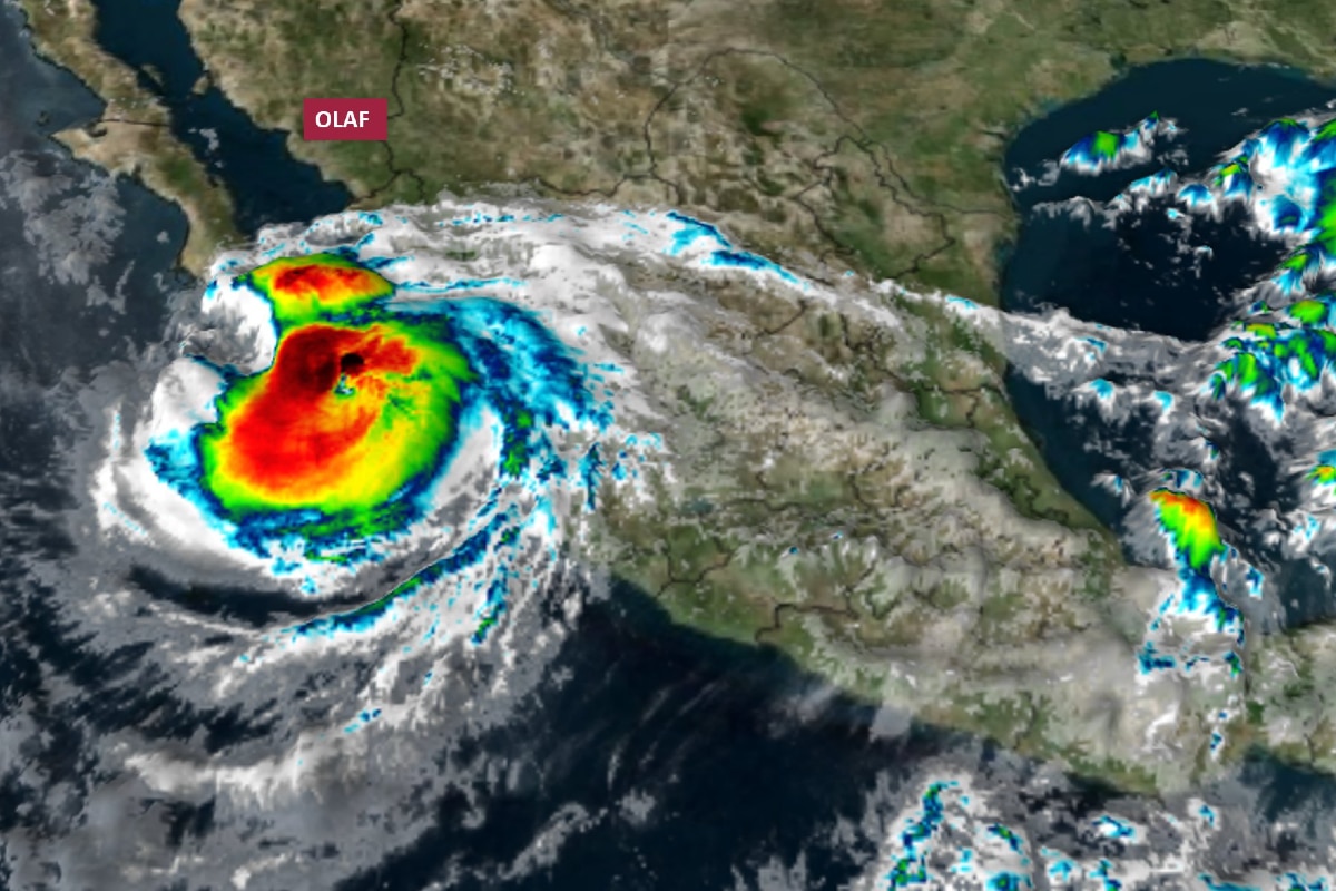 Olaf podría tocar tierra entre las 22:00 horas de este jueves y la 1:00 del viernes, informó Conagua