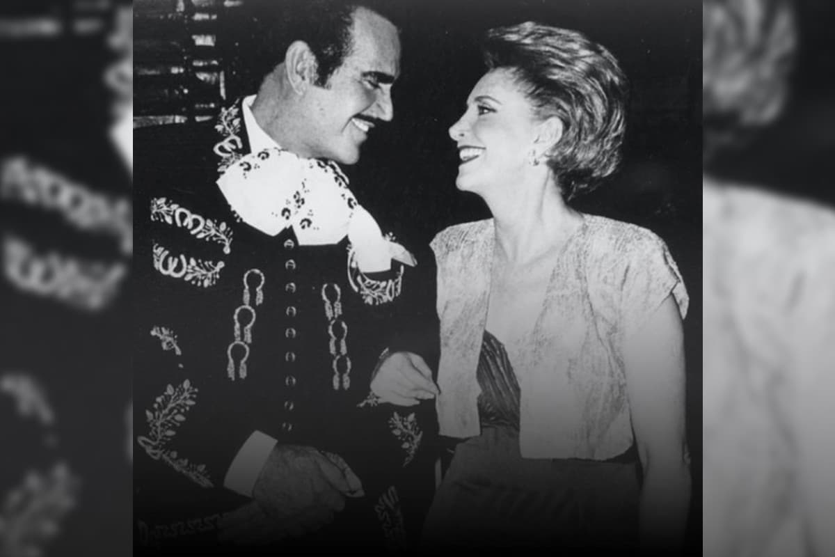 Doña Cuquita con Vicente Fernandez