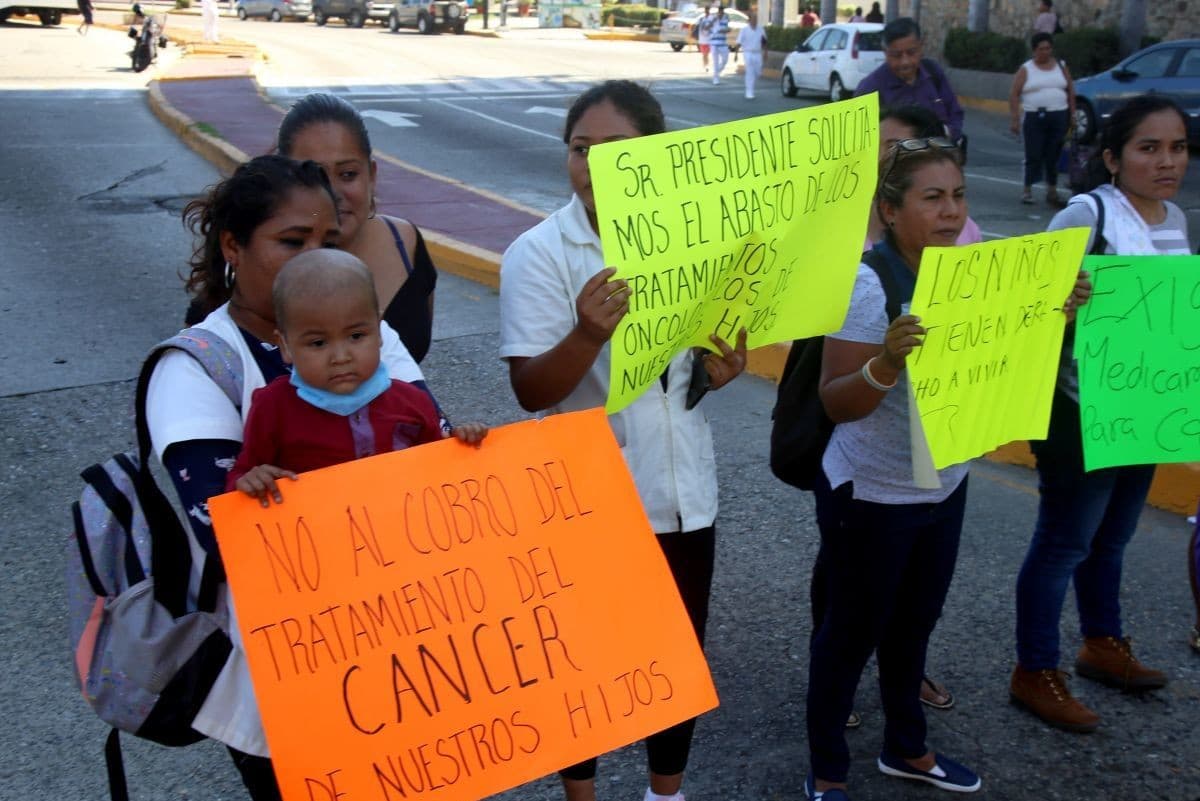 Padres y madres de niños con cáncer exigen transparencia