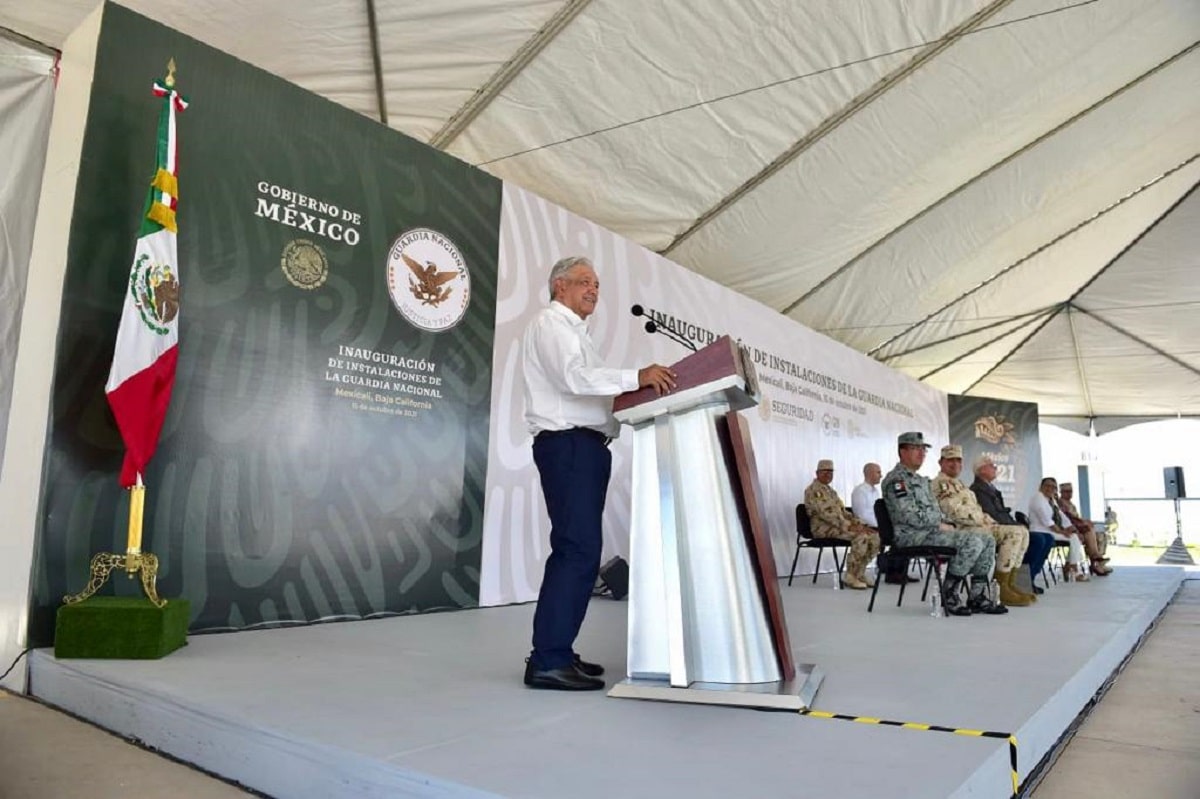 AMLO habla sobre los autos chocolate.