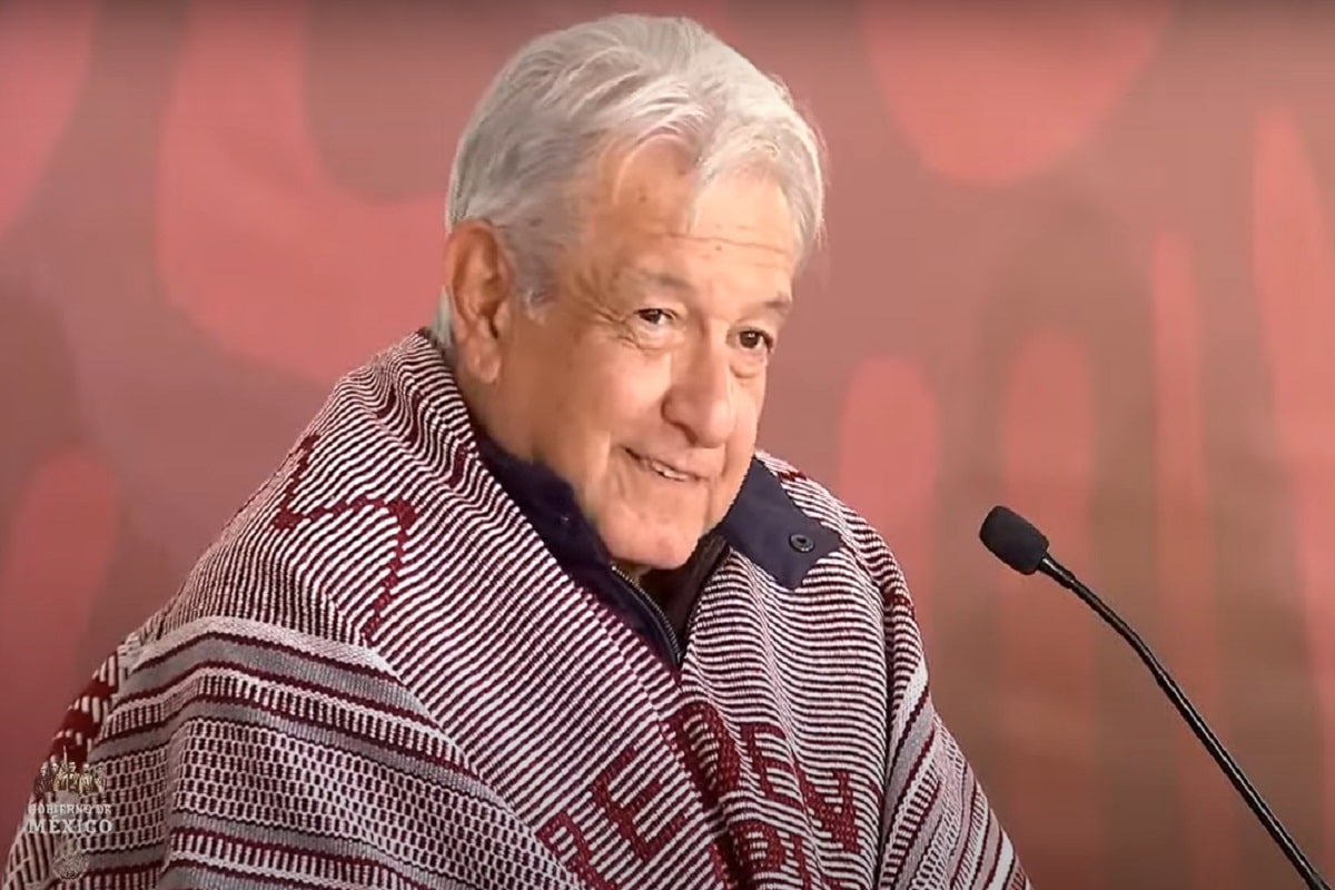 AMLO en la montaña de Guerrero.