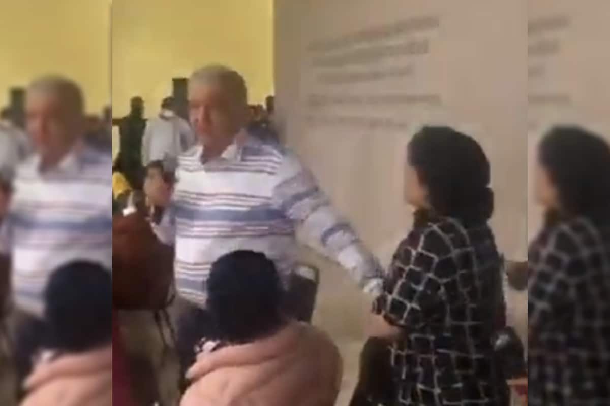 La mujer se abrió paso hasta AMLO durante el evento en Huauchinango.