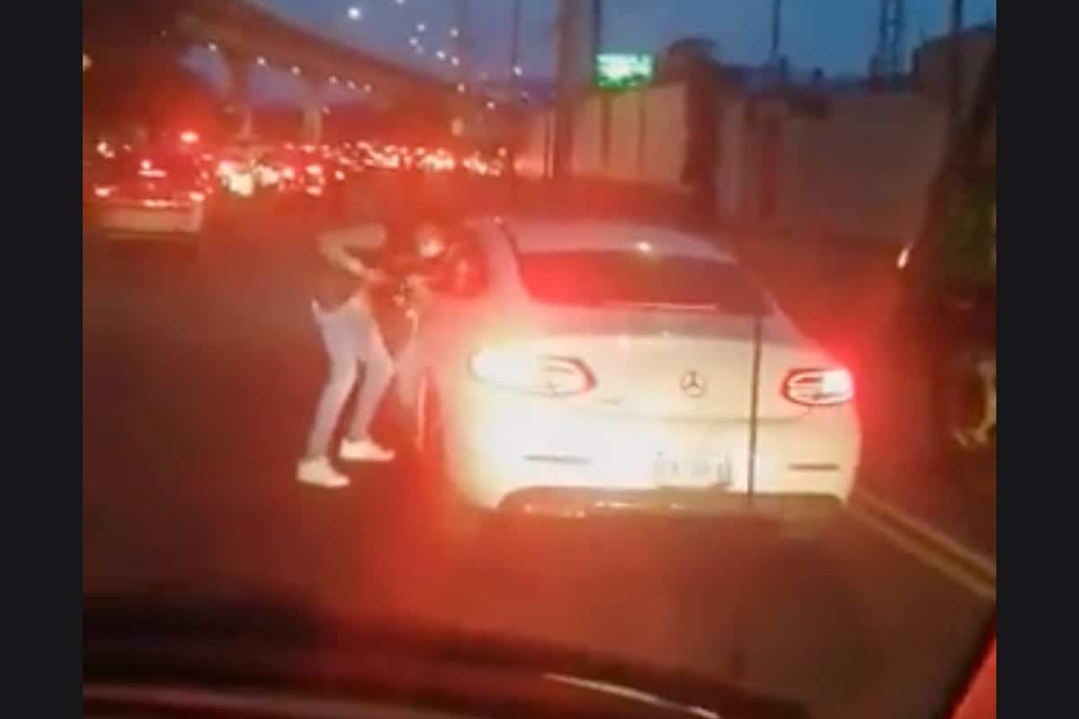 Automovilista sufre asalto en pleno tráfico de Periférico 