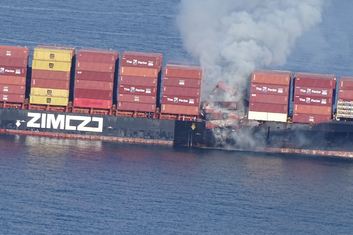 Foto:@CoastGuardCAN. El barco se incendia en las costas de Canadá.