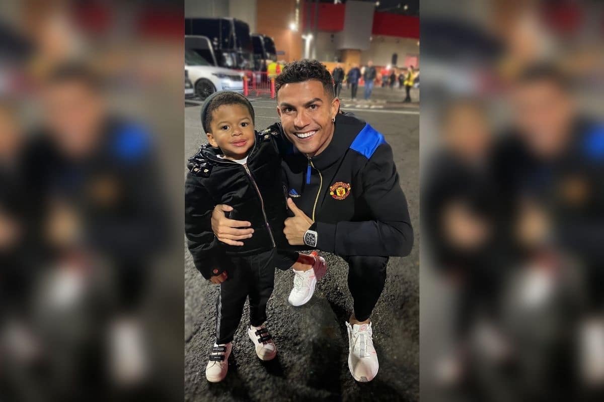 Foto: Instagram@moniquesalum. Cr7 con el hijo de su compañero Fred