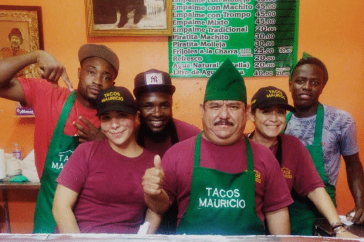 Taqueria norteña contrata a Haitianos para apoyarlos