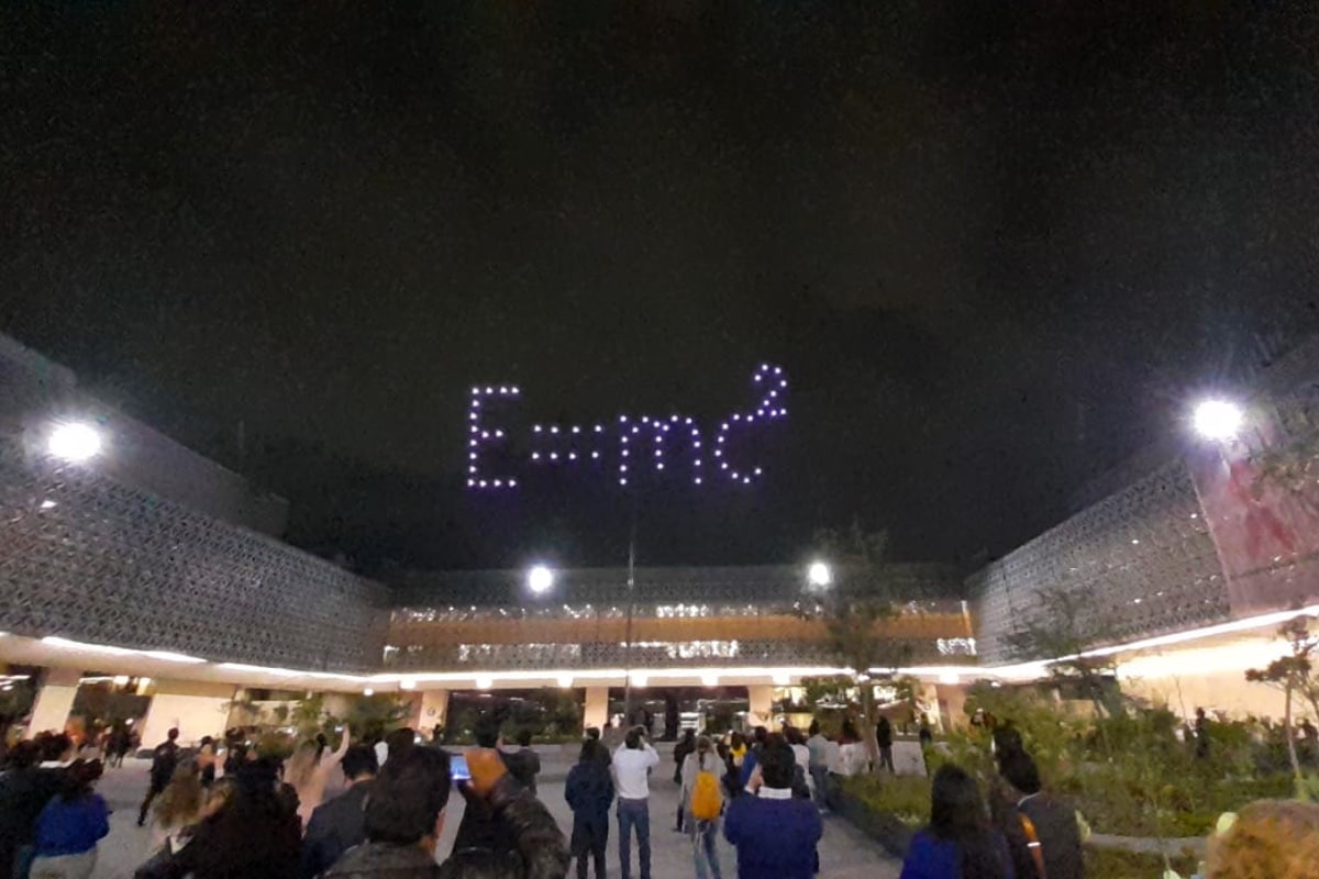 VIDEO. Drones dan show de luces en San Lázaro