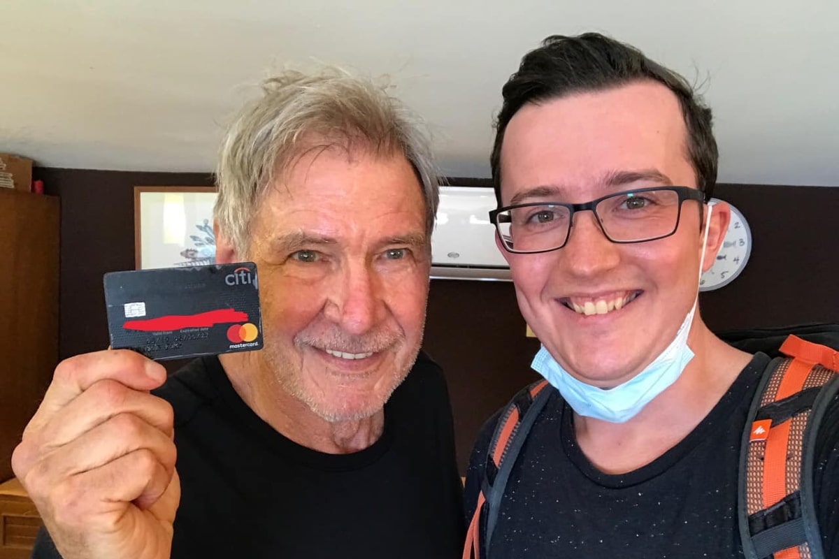 Foto: Simon Milewski | El turista compartió su foto de recompensa junto a Harrison Ford.