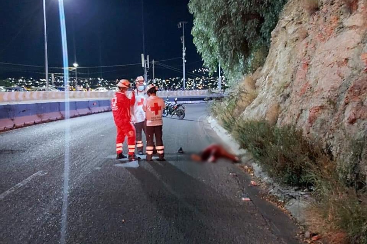 Foto: especial | La mujer perdió la vida luego de caer desde aproximadamente 10 metros de un mirador.