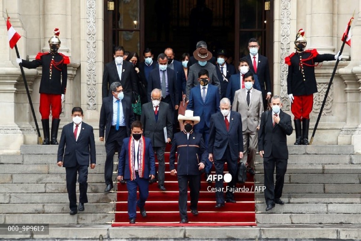 Renuncia gabinete de Gobierno de Perú.