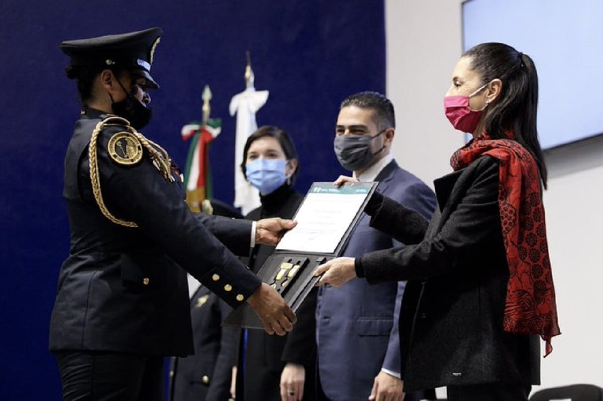 Sheinbaum reconoce a policías