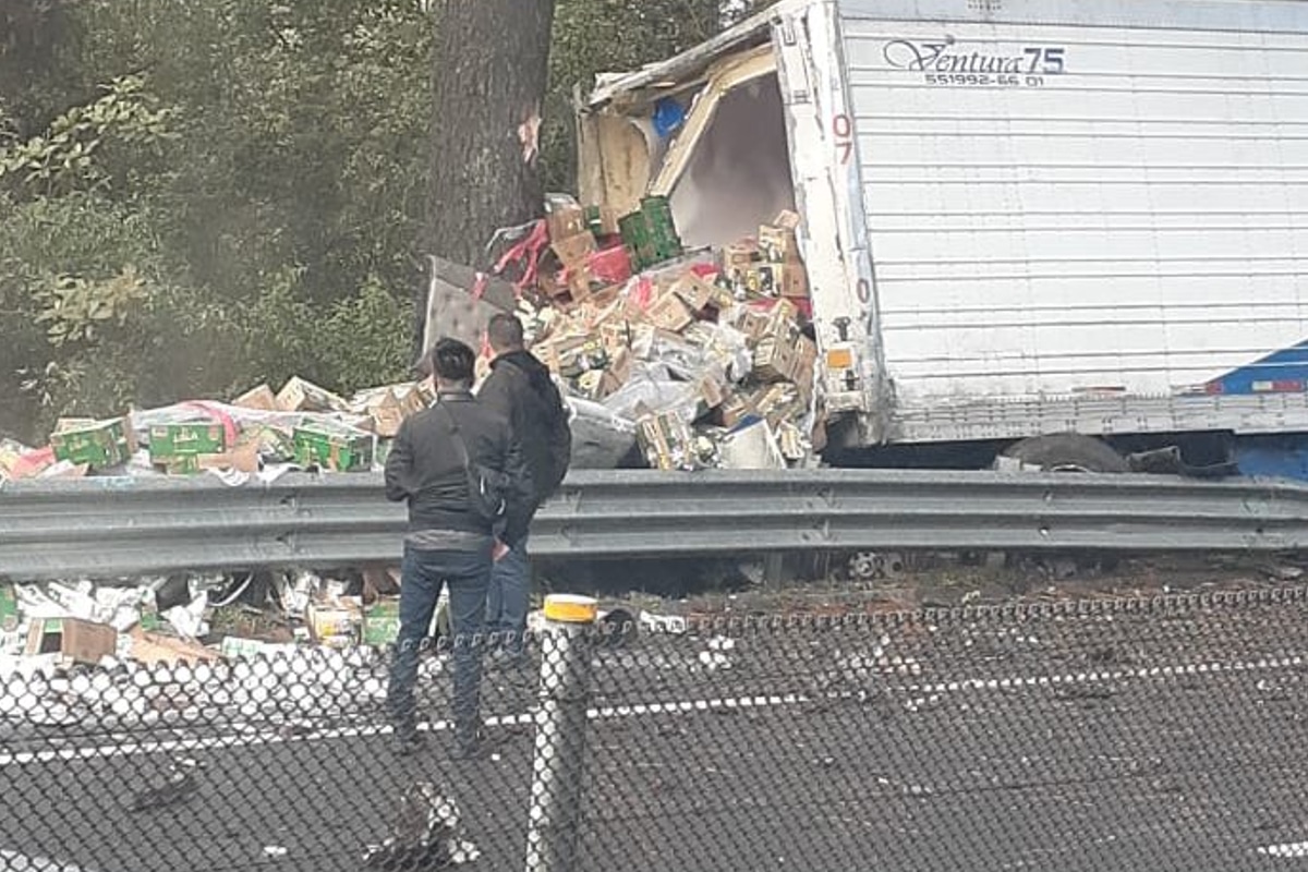 En redes sociales circulan video del accidente registrado esta mañana en la carretera México- Cuernavaca.