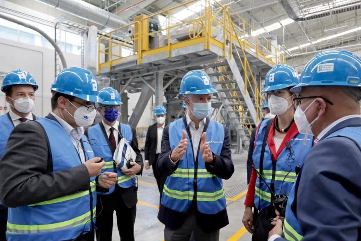 El Gobernador del Edomex, Alfredo Del Mazo inauguró la Planta de Reciclaje ALPLArecycling Toluca que desarrollará soluciones innovadoras, limpias y eficientes que contribuyan a proteger al medio ambiente.