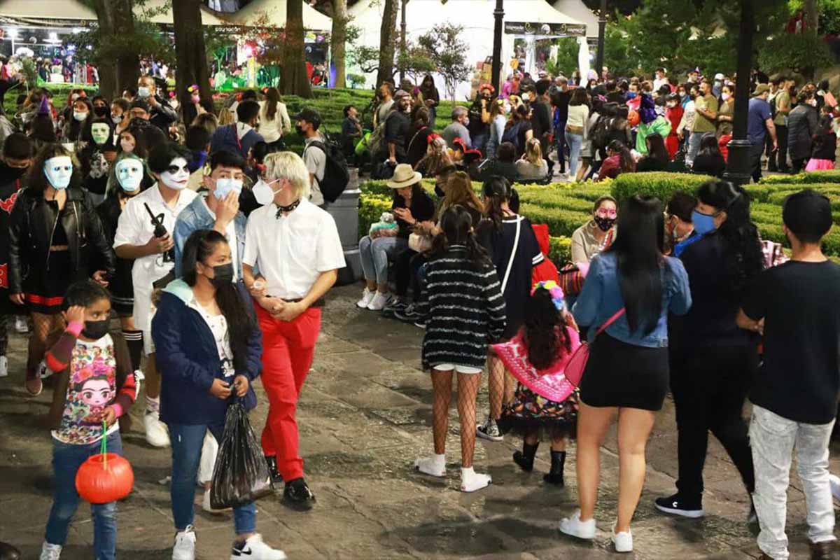 Lucen ingenio y color en conmemoración del Día de Muertos en Coyoacán