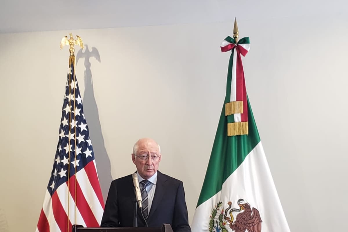 Ken Salazar ofreció una conferencia de prensa sobre la reforma energética.